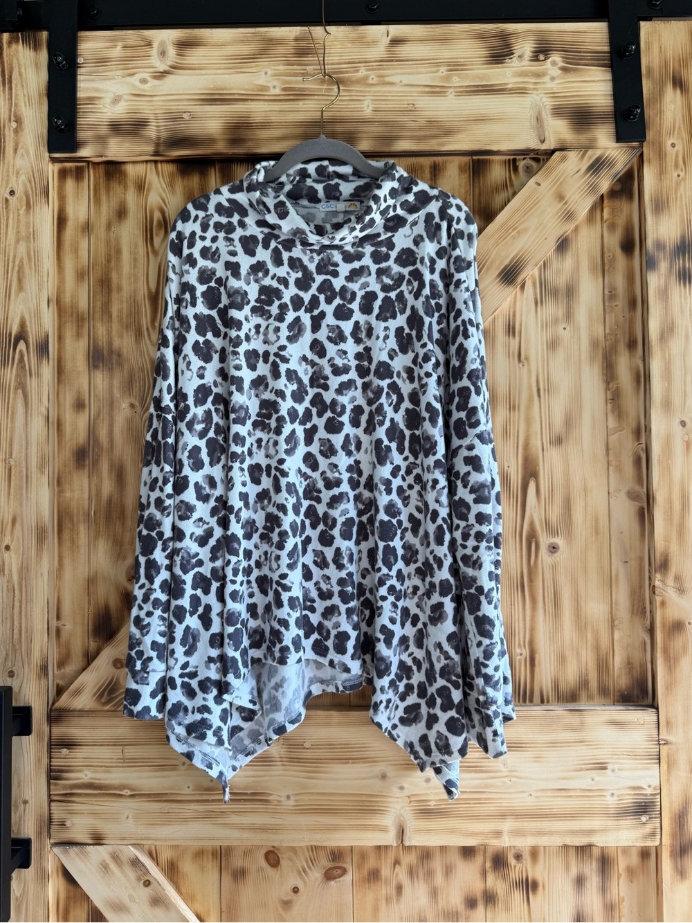 Cozy Animal-Print Tunic Top - Gray/Black